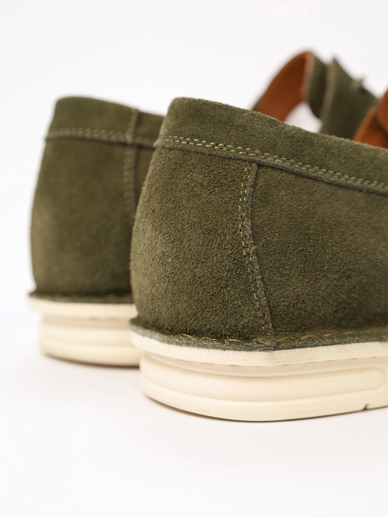 Мокасины зеленого цвета со шнуровкой